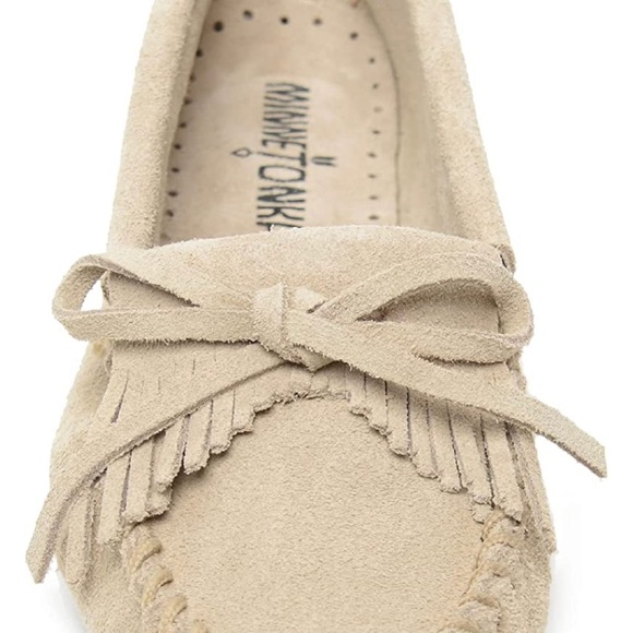 Minnetonka Women's size 5 Kilty Hardsole Moccasins - Picture 2 of 7